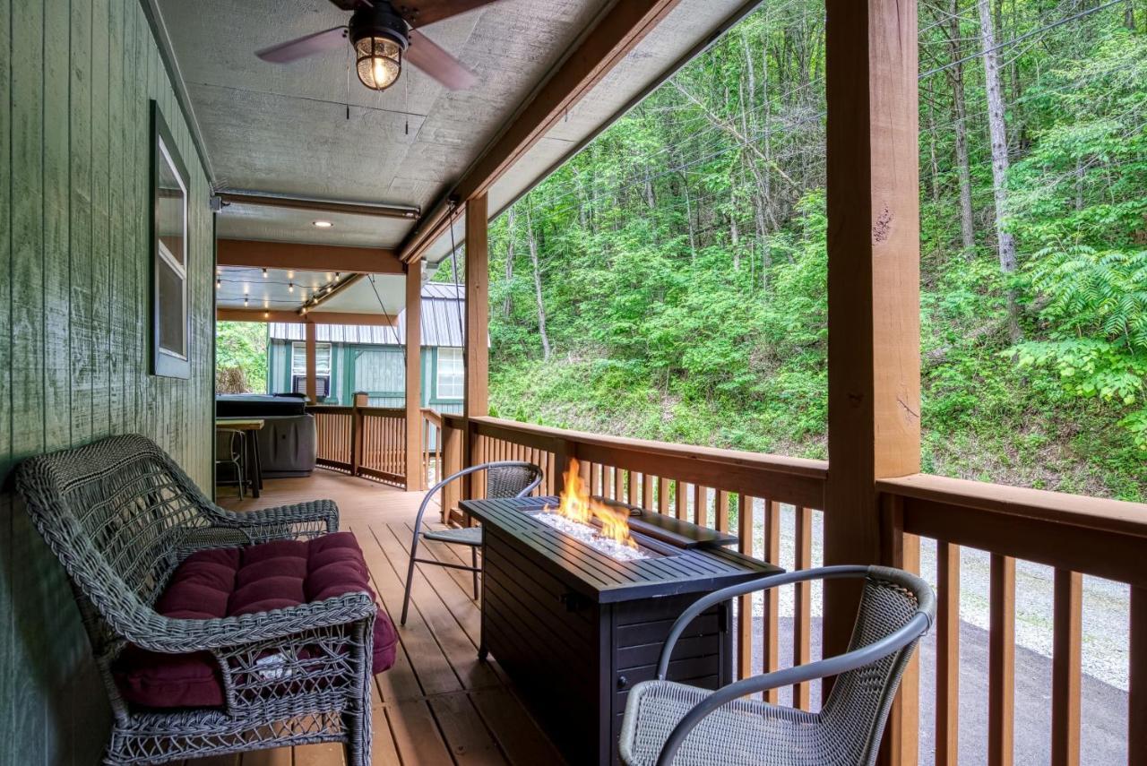 Great Location - Hot Tub - Dog Friendly Βίλα Sevierville Εξωτερικό φωτογραφία