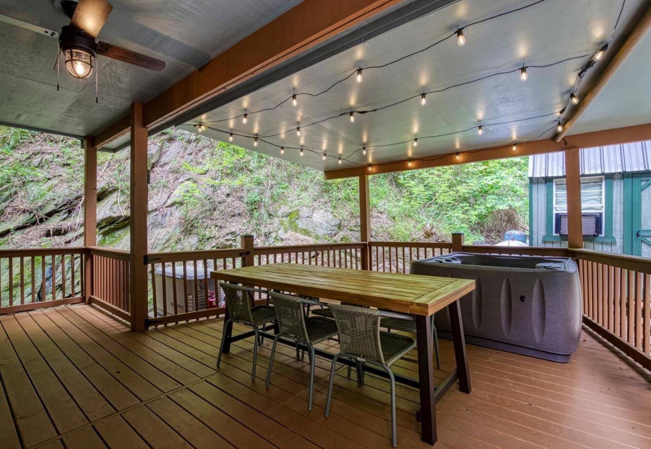 Great Location - Hot Tub - Dog Friendly Βίλα Sevierville Εξωτερικό φωτογραφία