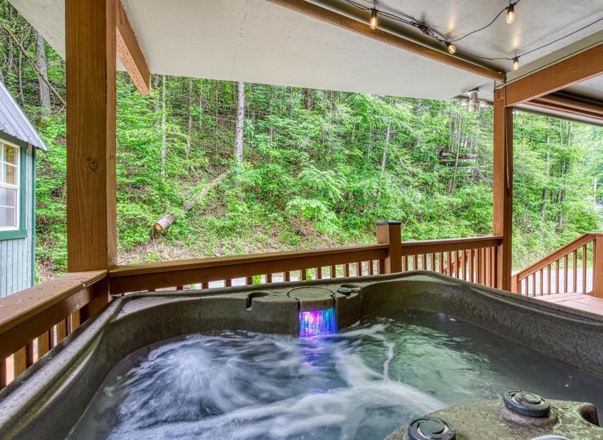 Great Location - Hot Tub - Dog Friendly Βίλα Sevierville Εξωτερικό φωτογραφία