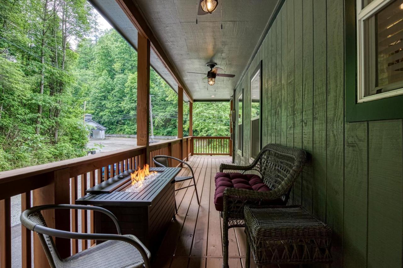 Great Location - Hot Tub - Dog Friendly Βίλα Sevierville Εξωτερικό φωτογραφία
