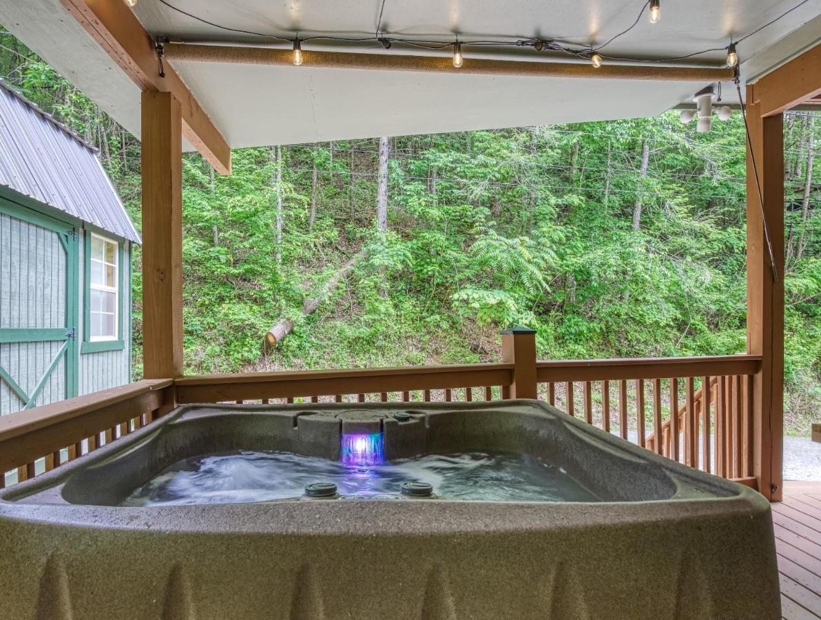Great Location - Hot Tub - Dog Friendly Βίλα Sevierville Εξωτερικό φωτογραφία